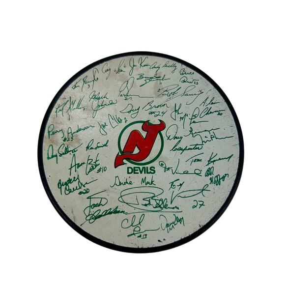 Vintage 1980s Trump Castle Hotel & Casino NJ Devils Hockey Puck Team Signatures - Picture 1 of 2